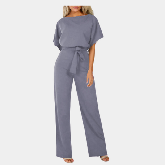 "Elegante zwarte dames jumpsuit met wijde pijpen, perfect voor zomerfeesten; tijdloze stijl en ultiem draagcomfort."