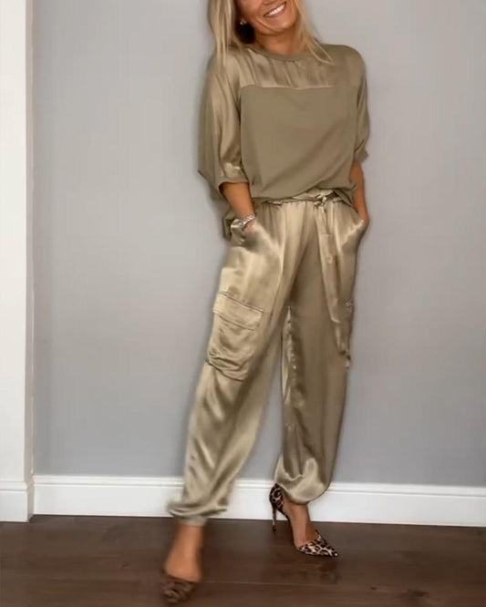 "Elegante zwarte dames set, inclusief blouse en rok, flatterende pasvorm met trendy design, perfect voor kantoor of uitje."