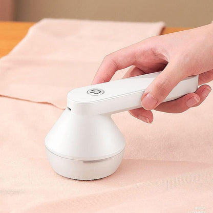 "Elektrische draagbare pluizenverwijderaar, compact design, ideaal voor kleding en meubels, veilig en eenvoudig in gebruik."