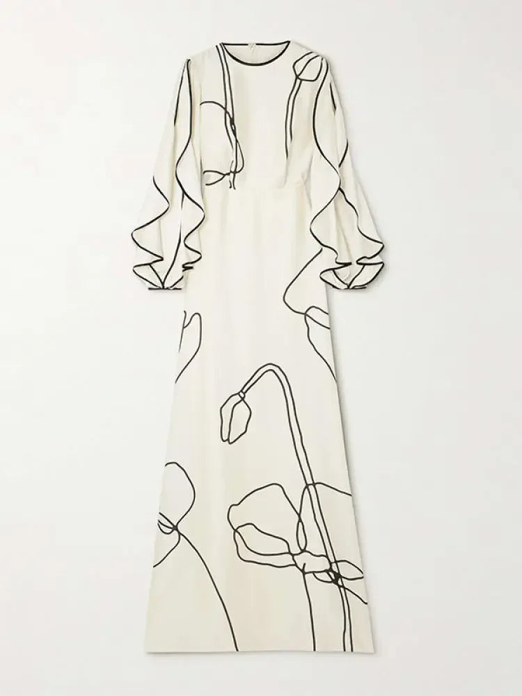 "Eline avondjurk met bloemenprint, gerimpelde mouwen en Falbala-details in witte en zwarte tinten, elegant ontwerp."