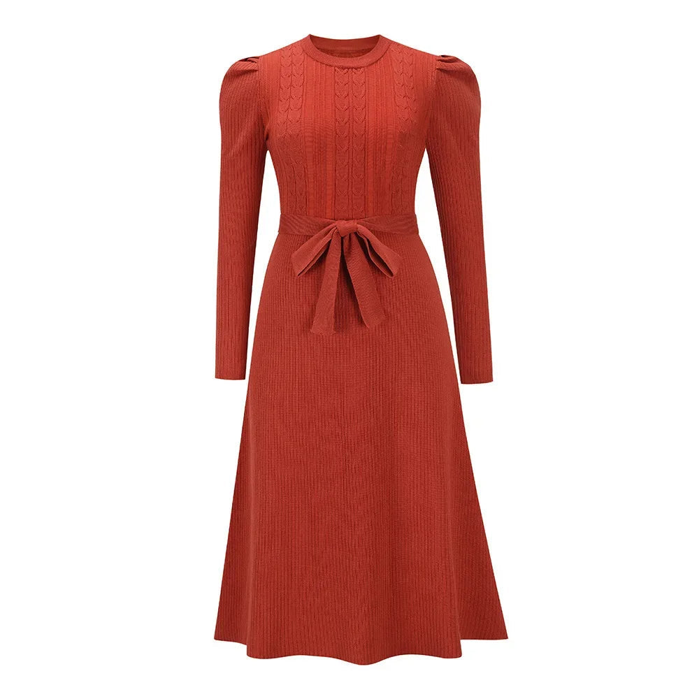 "Eloisa gebreide jurk in rood, lange mouwen, winter elegantie, afslankende pasvorm, warme zachte stof, dameskleding."