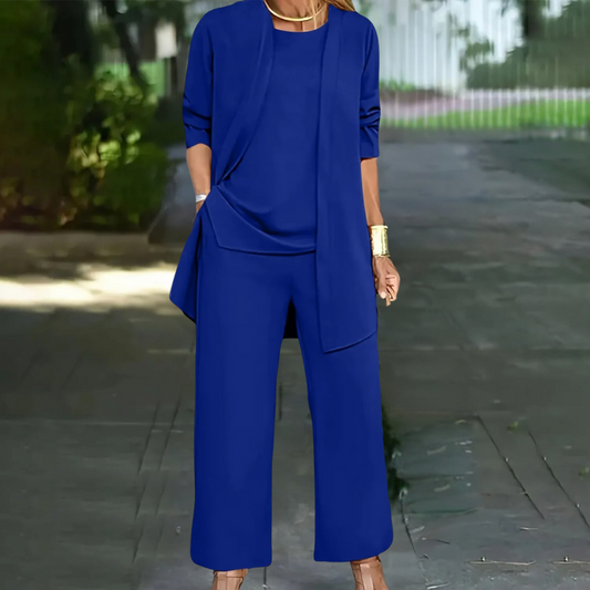 "Emma zomerset blauw, driedelig dameskleding: top, broek, vest. Elegant en casual voor zomerse dagen."