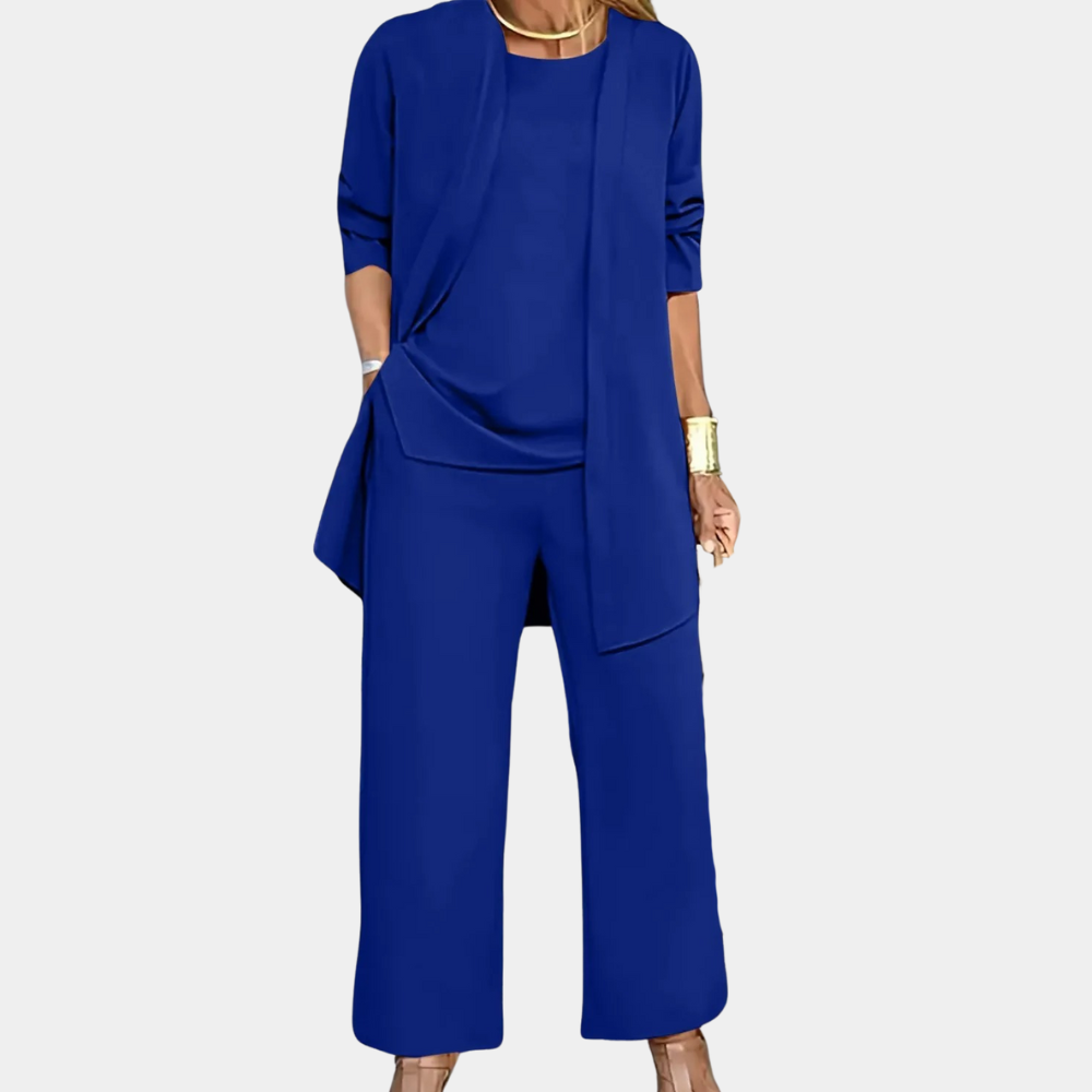 "Emma zomerset blauw, driedelig dameskleding: top, broek, vest. Elegant en casual voor zomerse dagen."