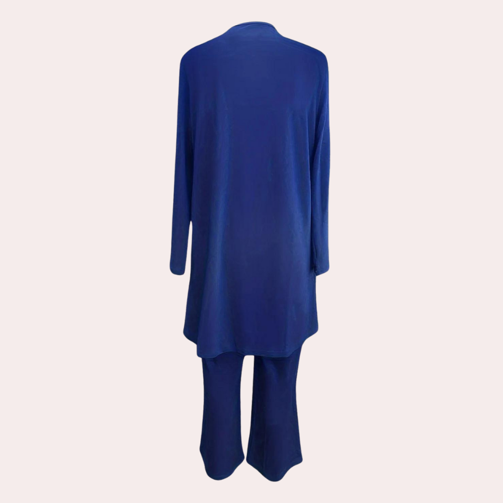 "Emma zomerset blauw, driedelig dameskleding: top, broek, vest. Elegant en casual voor zomerse dagen."