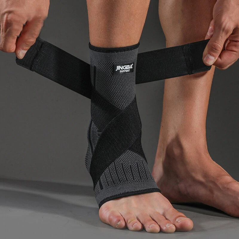 "Enkelcompressiebandage FlexGuard zwart, elastisch met klittenband, biedt ondersteuning bij pijn en zwelling, ademend materia