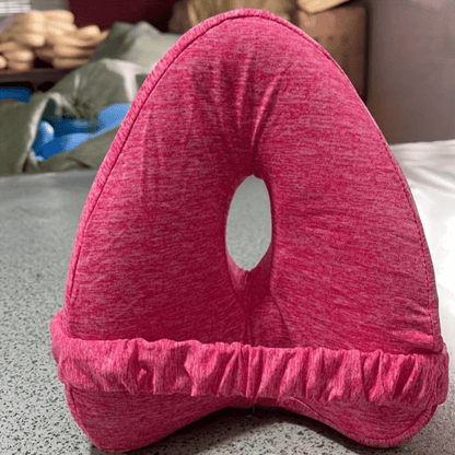 Ergonomisch memory foam kniekussen, wit, voor zijslapers; verlicht gewrichtspijn en bevordert rug- en heupuitlijning.