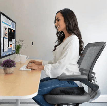 Ergonomisch zitkussen, drukverlagend, ademend materiaal, modern design, comfortabele ondersteuning rug en heupen.