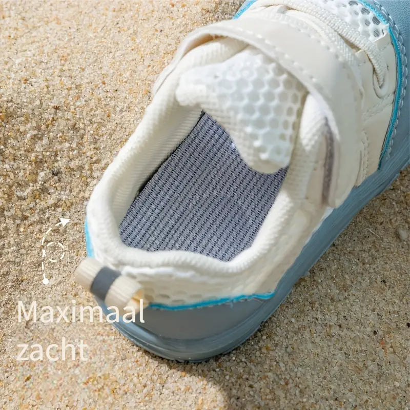 Flexibele Ember barefoot babyschoenen, zacht en ademend, met antislip zool. Perfect voor comfort en natuurlijke voetontwikkel
