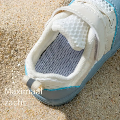 Flexibele Ember barefoot babyschoenen, zacht en ademend, met antislip zool. Perfect voor comfort en natuurlijke voetontwikkel