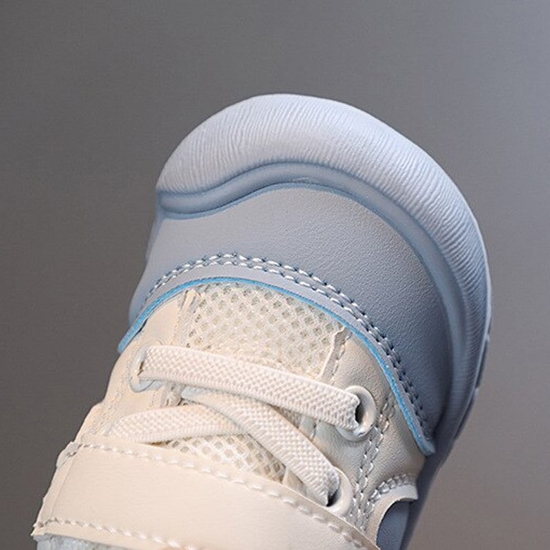 Flexibele Ember barefoot babyschoenen, zacht en ademend, met antislip zool. Perfect voor comfort en natuurlijke voetontwikkel