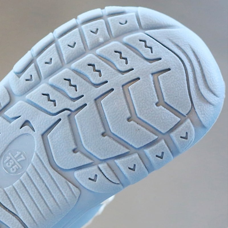 Flexibele Ember barefoot babyschoenen, zacht en ademend, met antislip zool. Perfect voor comfort en natuurlijke voetontwikkel
