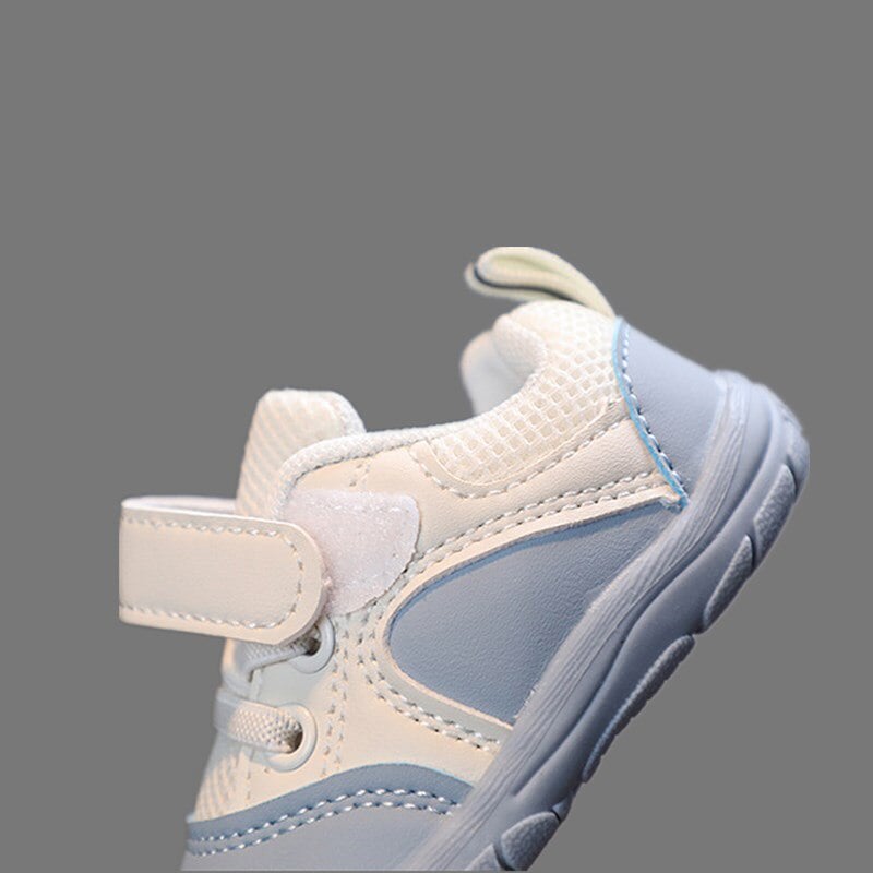 Flexibele Ember barefoot babyschoenen, zacht en ademend, met antislip zool. Perfect voor comfort en natuurlijke voetontwikkel