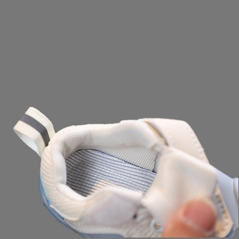 Flexibele Ember barefoot babyschoenen, zacht en ademend, met antislip zool. Perfect voor comfort en natuurlijke voetontwikkel