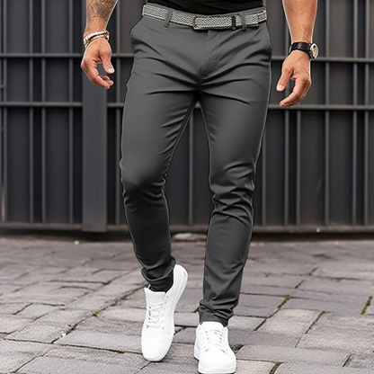 "Formele zomerbroek heren wit, lichtgewicht en ademend, elegante snit voor stijlvolle en comfortabele zomerse uitstraling."
