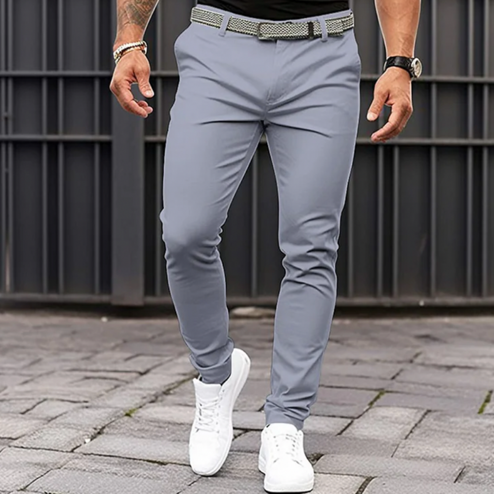 "Formele zomerbroek heren wit, lichtgewicht en ademend, elegante snit voor stijlvolle en comfortabele zomerse uitstraling."