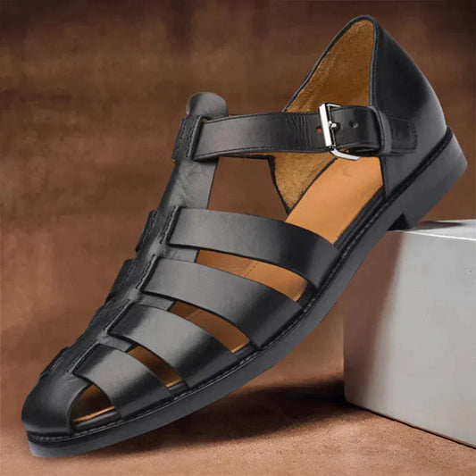 "Galen leren zomersandalen voor heren, elegant ontwerp, bruine leren bandjes, ergonomische pasvorm, ideaal voor zomerdagen."