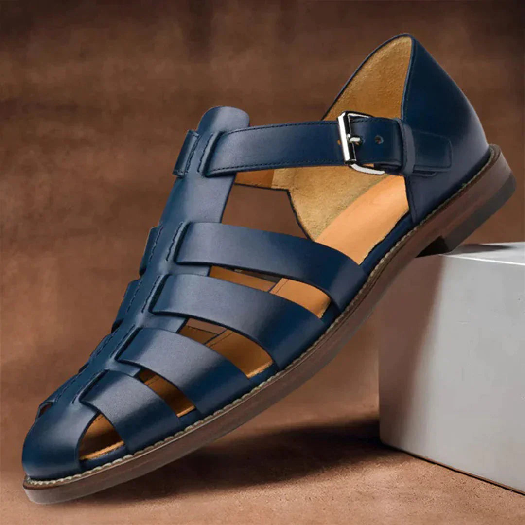 "Galen leren zomersandalen voor heren, elegant ontwerp, bruine leren bandjes, ergonomische pasvorm, ideaal voor zomerdagen."