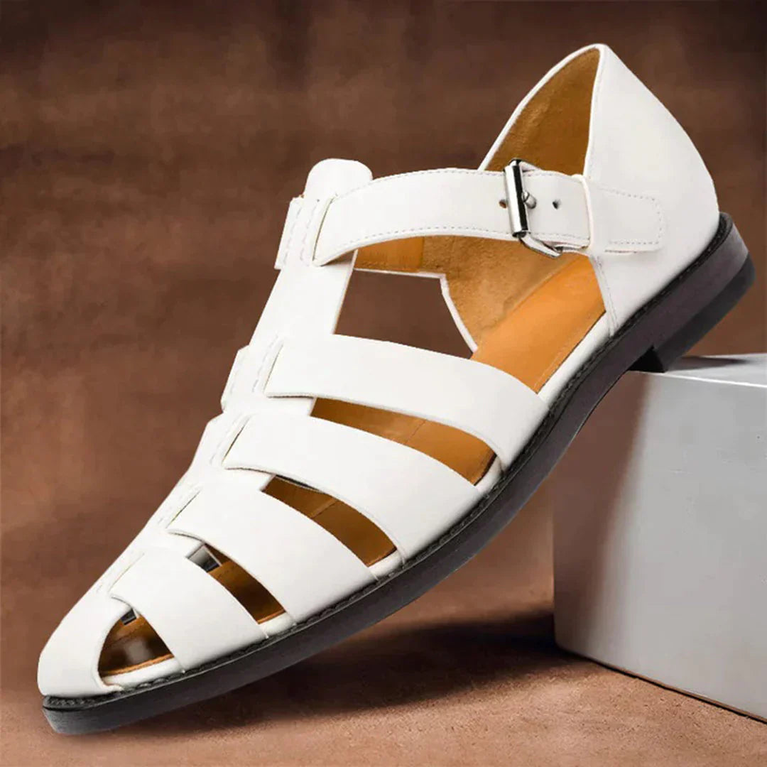 "Galen leren zomersandalen voor heren, elegant ontwerp, bruine leren bandjes, ergonomische pasvorm, ideaal voor zomerdagen."
