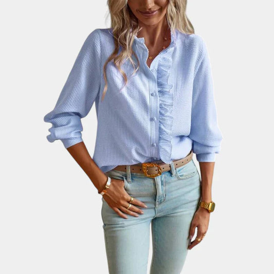 Gestreepte dames blouse met verfijnde ruches, knoopsluiting, klassieke kraag, elegante uitstraling; geschikt voor elke gelege