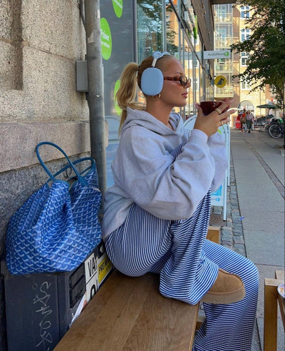 "Gestreepte loungebroek voor dames, casual en comfortabel, moderne lage taille, ideaal voor thuis of casual uitstapje."