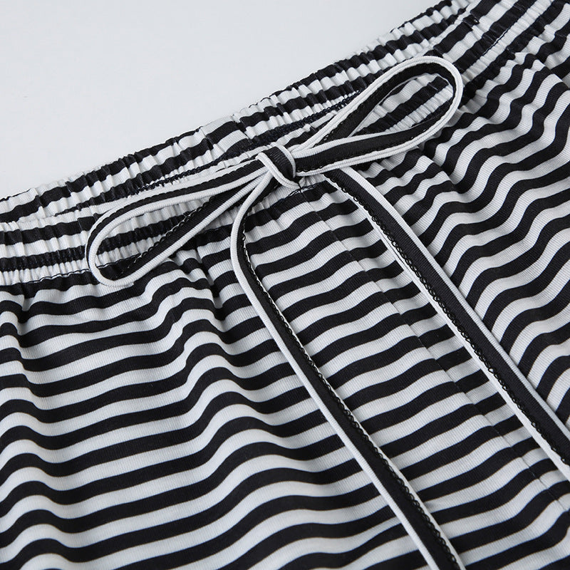 "Gestreepte loungebroek voor dames, casual en comfortabel, moderne lage taille, ideaal voor thuis of casual uitstapje."