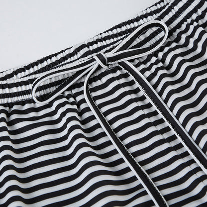 "Gestreepte loungebroek voor dames, casual en comfortabel, moderne lage taille, ideaal voor thuis of casual uitstapje."