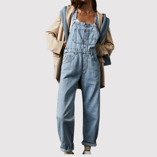 "Giada denim tuinbroek dames, casual stijl, lichtblauw denim, verstelbare banden, meerdere zakken, relaxed fit."