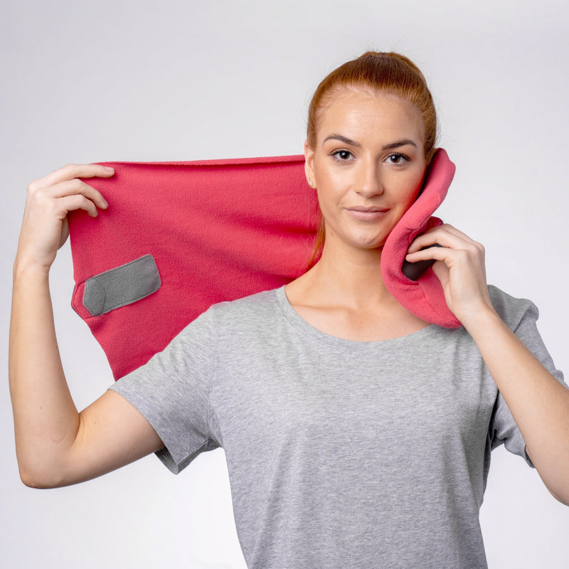 "Grijs ergonomisch reiskussen van memory foam voor nek- en hoofdsteun, ademende hoes, ideaal voor vliegtuigreizen."