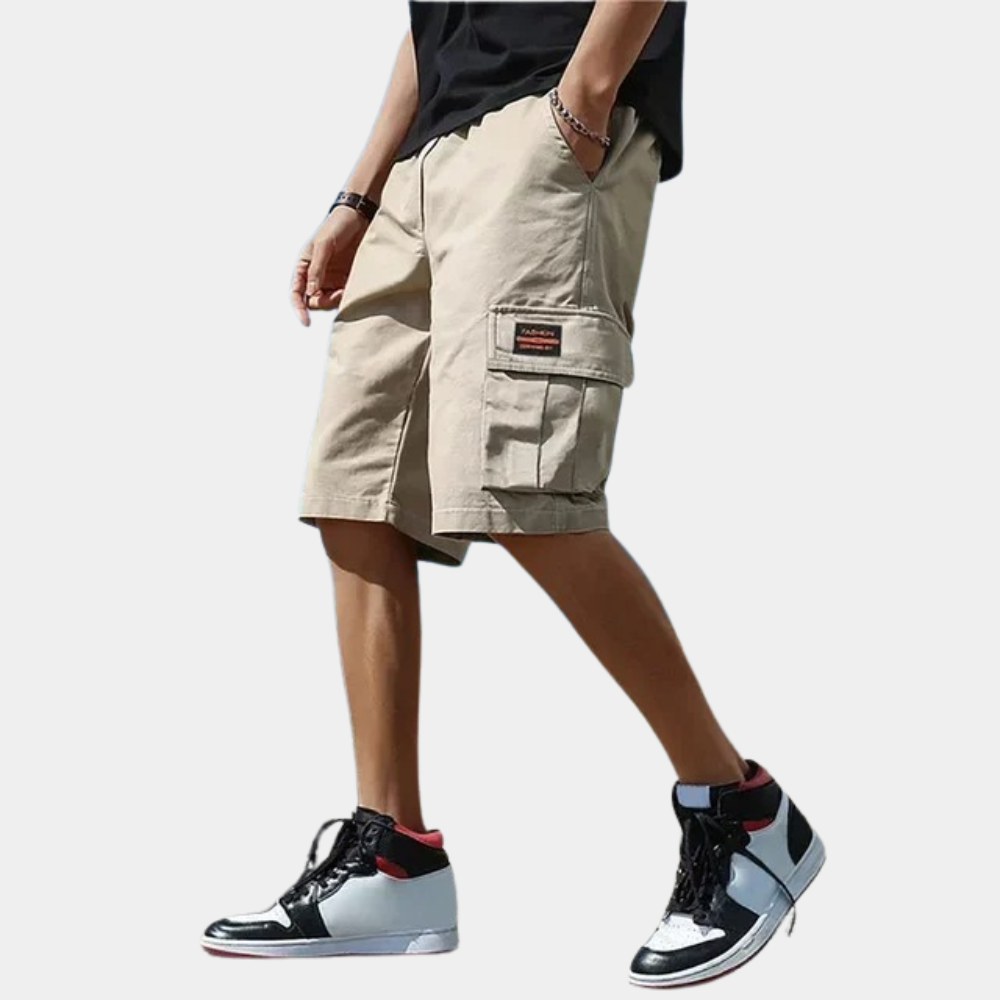 "Grijze cargo shorts voor heren met praktische zakken, veelzijdig en comfortabel voor stads- en natuuravonturen."
