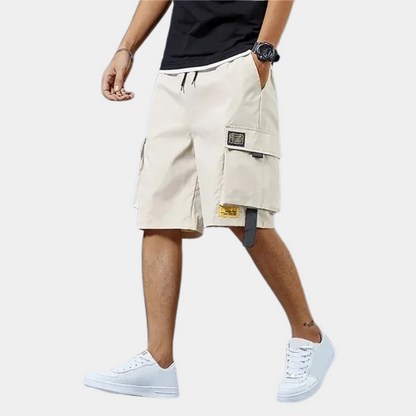 "Grijze cargo shorts voor heren met praktische zakken, veelzijdig en comfortabel voor stads- en natuuravonturen."