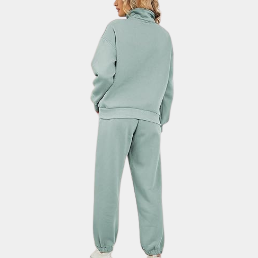 "Groen dames trainingspak met halve rits, inclusief joggingbroek en vest, geschikt voor casual en actieve gelegenheden."