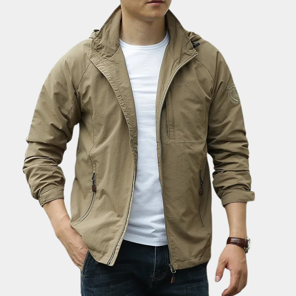 "Groene cargo zomerjas voor heren, lichtgewicht design, veelzijdig met praktische zakken, stijlvolle zomermode voor mannen."