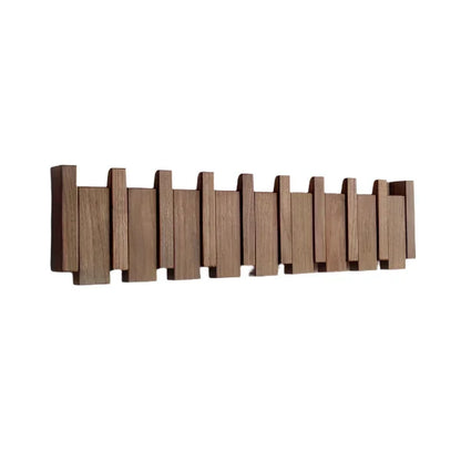 Handgemaakte houten kapstok in piano design met elegante, pianotoetsen uitstraling. Perfect voor stijlvolle jassenopslag.