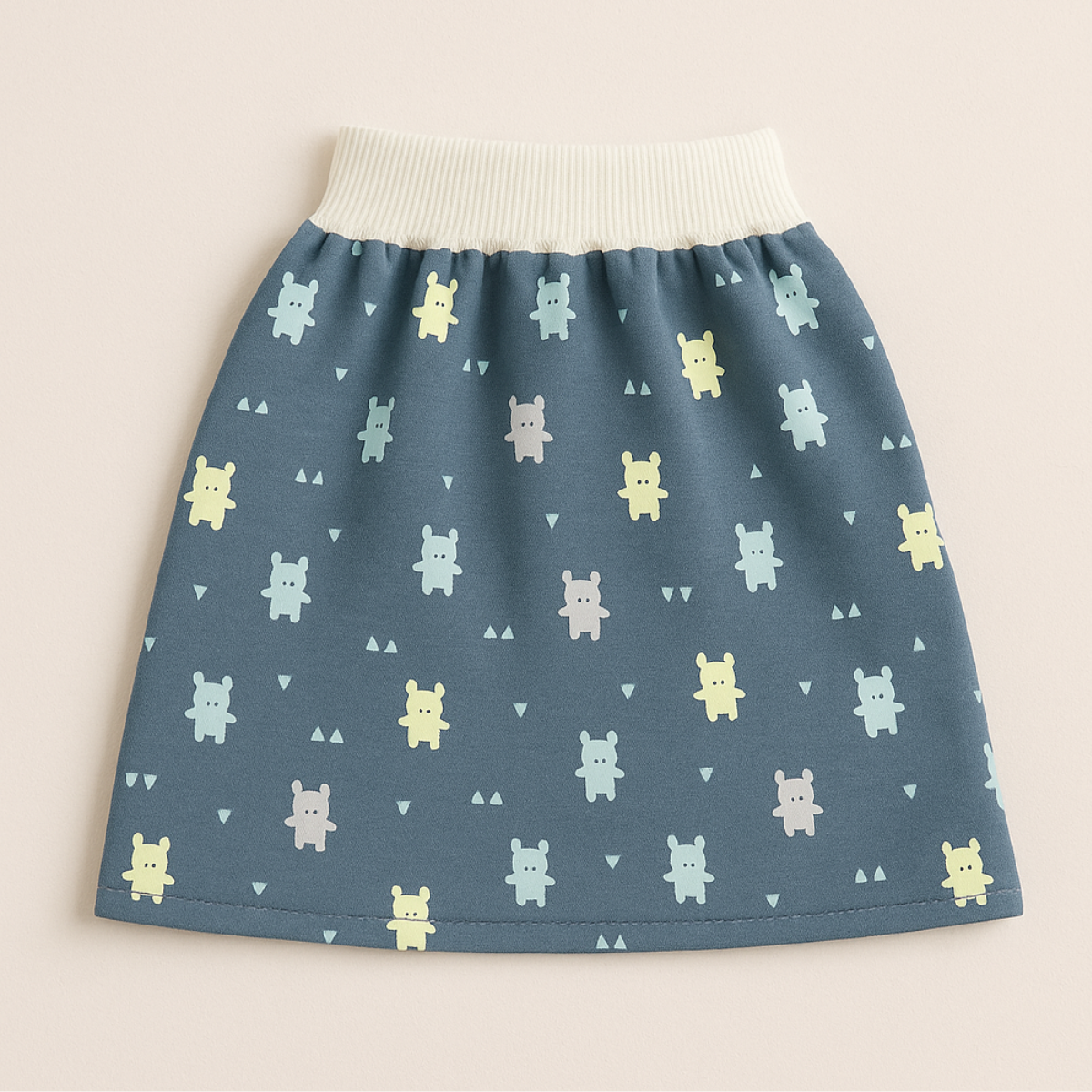 "Herbruikbare baby training pants, comfortabel en milieuvriendelijk, met schattige blauwe beertjes en roze hondjes patroon."