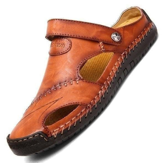 "Heren leren sandalen: klassiek design, duurzaam leer, comfortabele pasvorm, ideaal voor elke outfit."