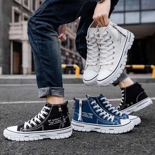 "Hoge heren sneakers, eigentijds design, synthetisch, casual of semi-formeel, kleuren: zwart, blauw, wit."