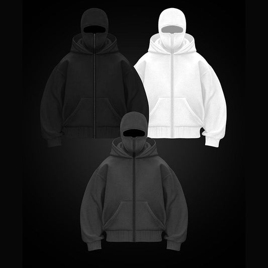 "Hoodie met ingebouwd gezichtsmasker en comfort fit, zacht grijs, ideaal voor stedelijke avonturen in herenmode."