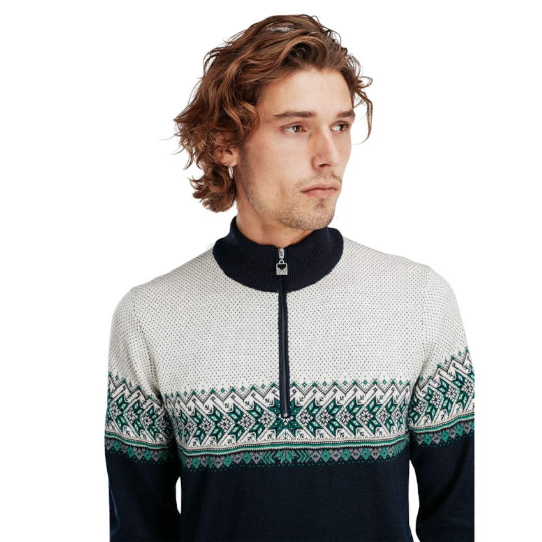 "Hovden heren trui in lichtgewicht stof met tijdloos patroon en elegante look, ideaal voor elke gelegenheid."