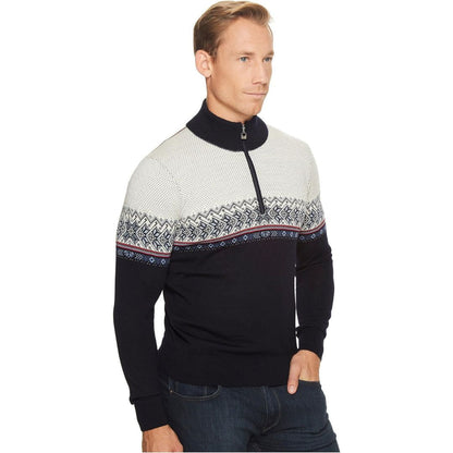 "Hovden heren trui in lichtgewicht stof met tijdloos patroon en elegante look, ideaal voor elke gelegenheid."
