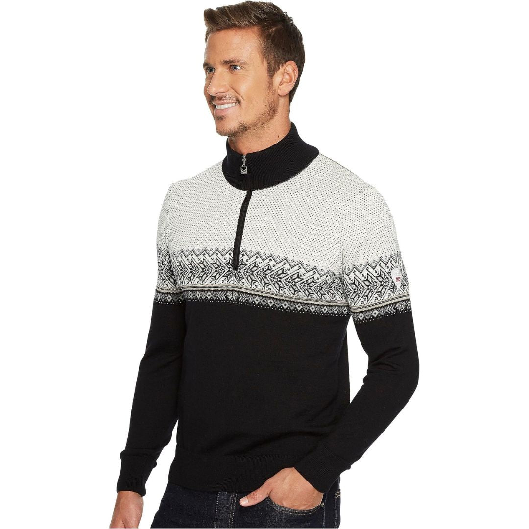 "Hovden heren trui in lichtgewicht stof met tijdloos patroon en elegante look, ideaal voor elke gelegenheid."