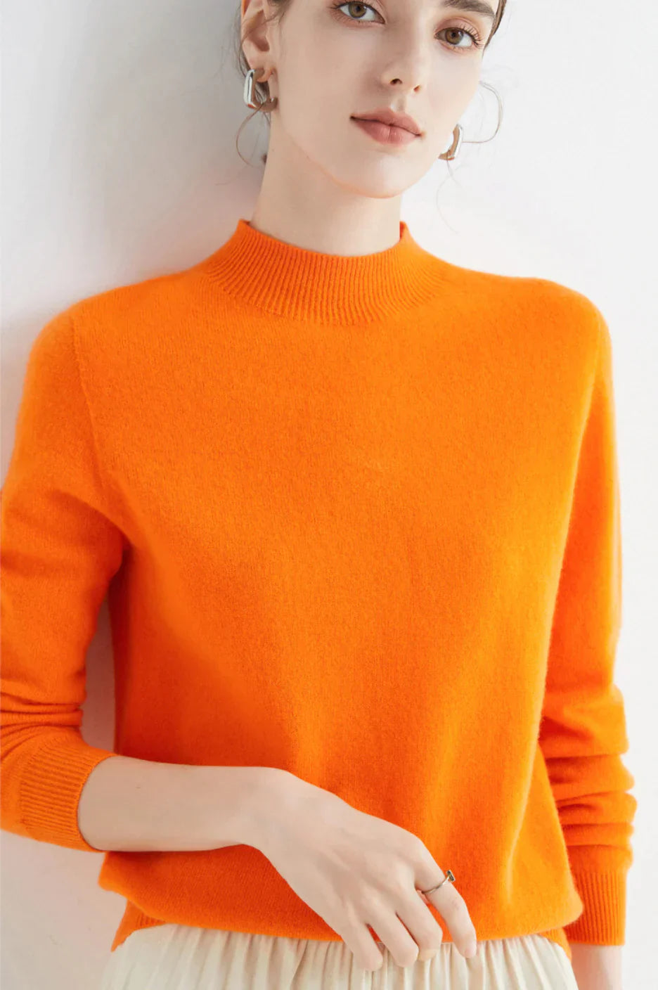Kasjmier trui dameskleding, elegant design, zachte stof, diverse kleuren, ideaal voor seizoenen, comfort en stijl.