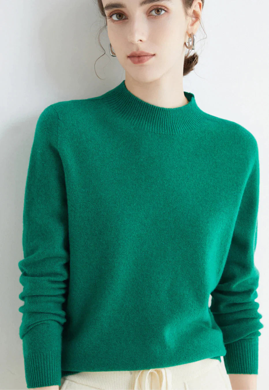 Kasjmier trui dameskleding, elegant design, zachte stof, diverse kleuren, ideaal voor seizoenen, comfort en stijl.