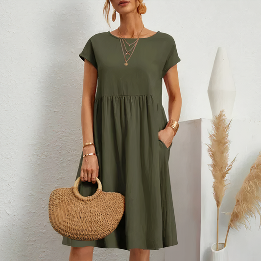 "Knielange zomerjurk met zakken, veelzijdige beige jurk voor dames, luchtige katoenen stof perfect voor zomerse dagen."
