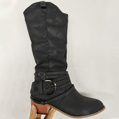 "Lang suède boho laarzen met gespsluitingen en subtiele stiksels, elegante bohemian dames schoenen in bruin."