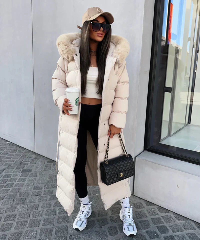 Lange gewatteerde dames winterjas met faux fur kraag, premium isolatie en zakken, in zwart of beige, voor stijl en comfort.