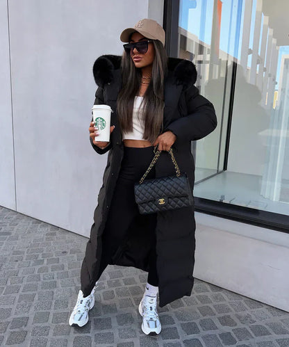 Lange gewatteerde dames winterjas met faux fur kraag, premium isolatie en zakken, in zwart of beige, voor stijl en comfort.