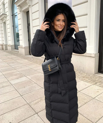 Lange gewatteerde dames winterjas met faux fur kraag, premium isolatie en zakken, in zwart of beige, voor stijl en comfort.