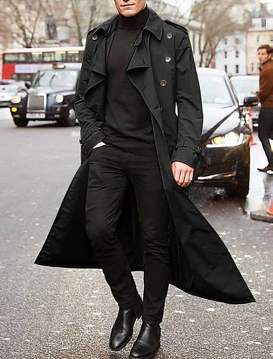 "Lange heren trenchcoat, tijdloos en elegant met dubbele knopenrij, in klassieke pasvorm voor stijlvolle herenmode."