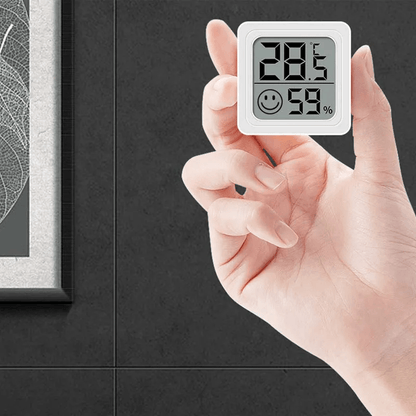 LCD thermometer hygrometer met digitaal scherm, toont temperatuur en luchtvochtigheid, stijlvol voor elk interieur.