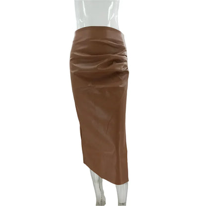 "Leren maxirok met hoge split en strakke taille, edgy en elegantie stijl voor dames, statement mode-accessoire."